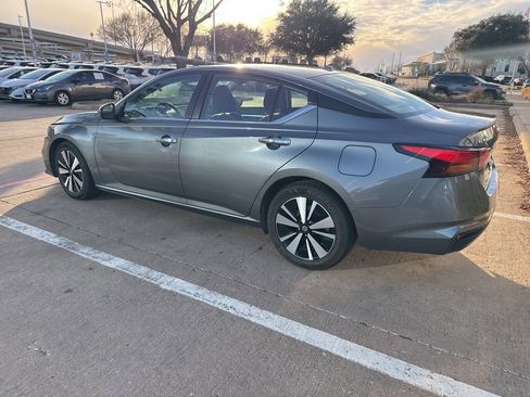 Certified 2022 Nissan Altima 2.5 SV image 4