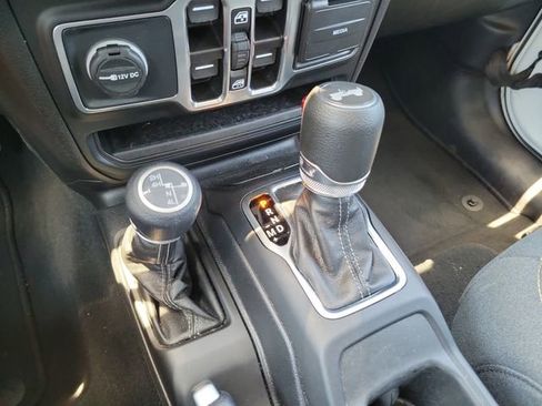 Used 2025 Jeep Wrangler Sport S AWD/4WD image 23