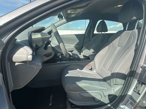 Used 2024 Hyundai Elantra SEL FWD image 4