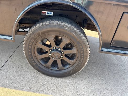 Used 2024 RAM 2500 Big Horn w/ Night Edition AWD/4WD image 9