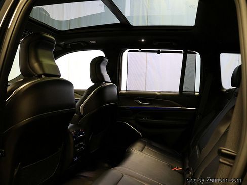 Used 2022 Jeep Grand Cherokee Overland w/ Adv Protech Group III image 13