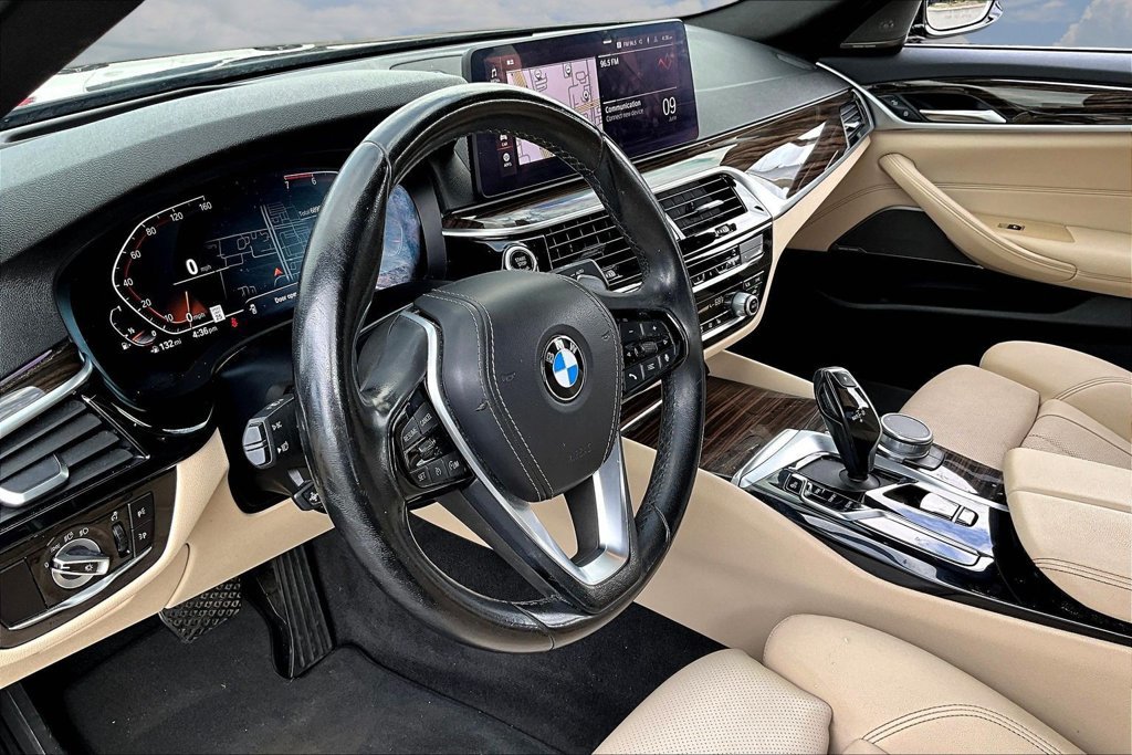 Used 2021 BMW 530i w/ Premium Package RWD image 16