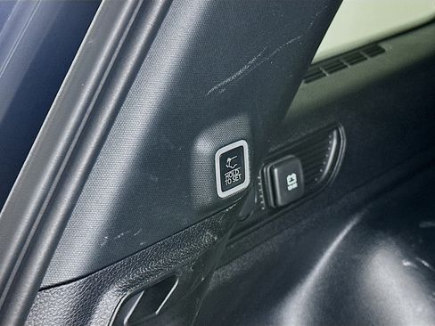 Used 2025 Jeep Grand Cherokee Altitude AWD/4WD image 27