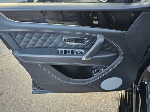 Used 2018 Bentley Bentayga image 21