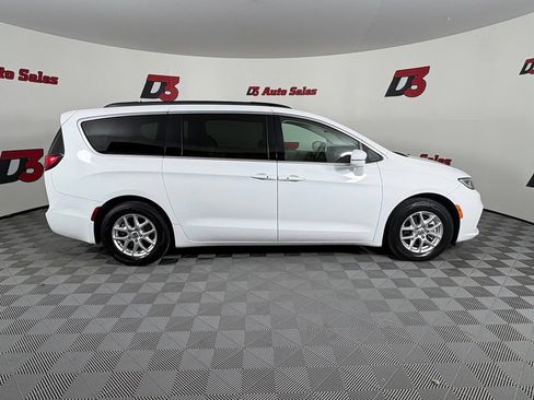 Used 2022 Chrysler Pacifica Touring-L FWD image 7