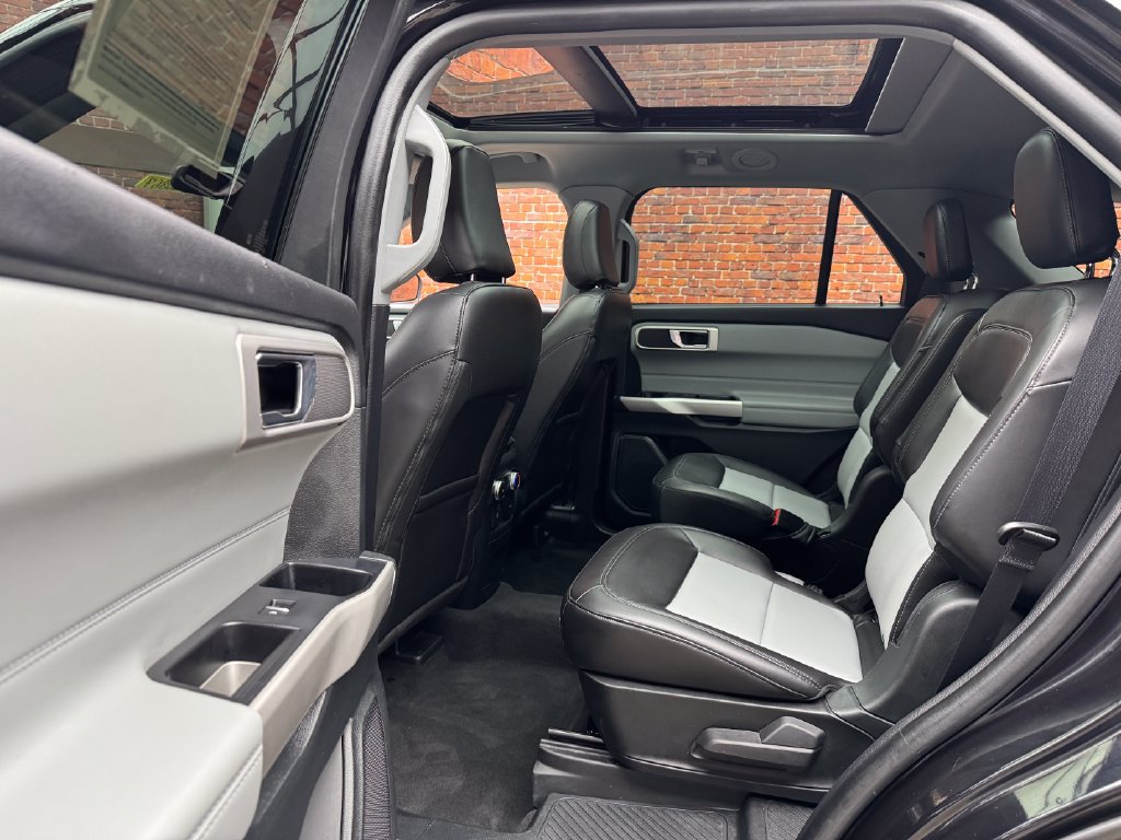 Certified 2022 Ford Explorer XLT w/ Equipment Group 202A AWD/4WD image 25