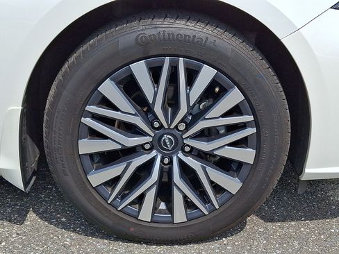Certified 2024 Nissan Altima 2.5 SV w/ SV Premium Package FWD image 8