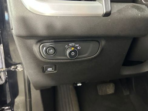 Used 2023 GMC Terrain SLE w/ Driver Convenience Package FWD image 20