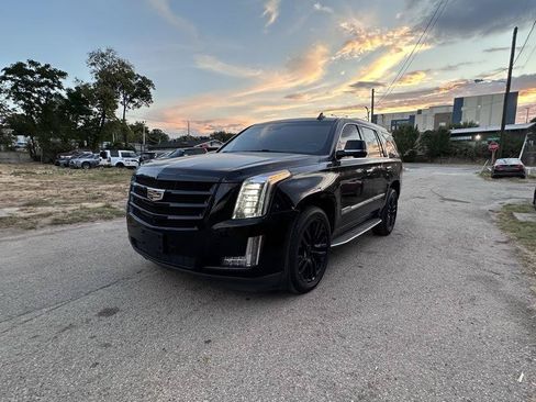 Used 2017 Cadillac Escalade Luxury AWD/4WD image 2