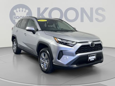 Used 2025 Toyota RAV4 XLE AWD/4WD image 10