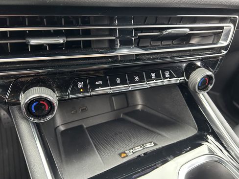 Used 2024 Chevrolet Traverse RS w/ LPO, Floor Liner Package image 32