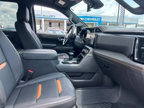 Used 2024 GMC Sierra 1500 AT4 w/ Technology Package AWD/4WD image 32