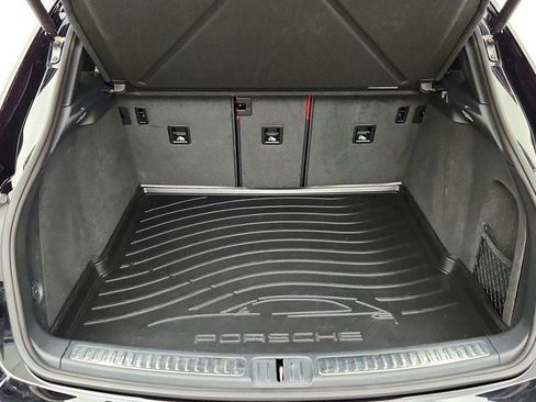 Used 2023 Porsche Macan AWD/4WD image 22