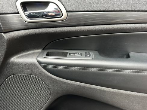 Used 2021 Jeep Grand Cherokee Laredo X image 20