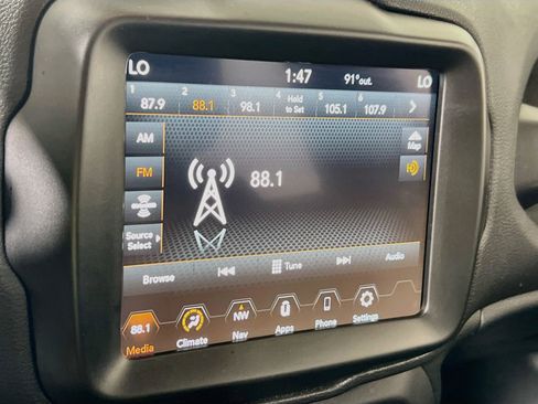 Used 2022 Jeep Renegade Latitude AWD/4WD image 15