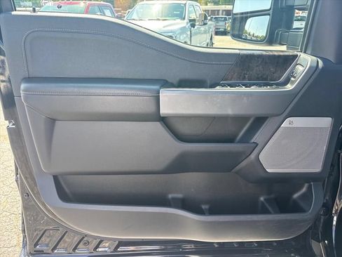Used 2023 Ford F250 Lariat w/ Lariat Ultimate Package AWD/4WD image 29