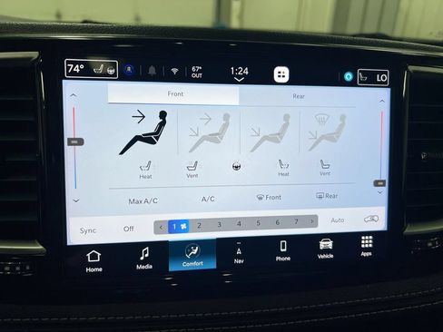 Used 2025 Chrysler Pacifica Limited FWD image 17