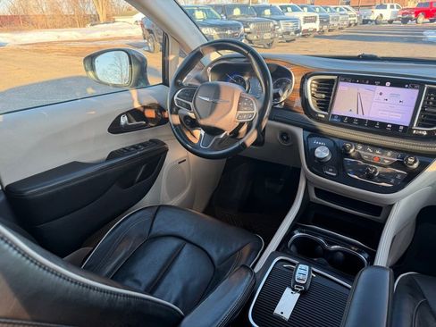 Used 2022 Chrysler Pacifica Limited AWD/4WD image 29
