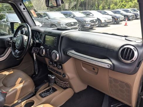 Used 2016 Jeep Wrangler Unlimited Sahara w/ Connectivity Group AWD/4WD image 21