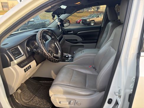 Used 2018 Toyota Highlander Limited Platinum image 7