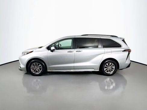 Certified 2024 Toyota Sienna XLE image 8