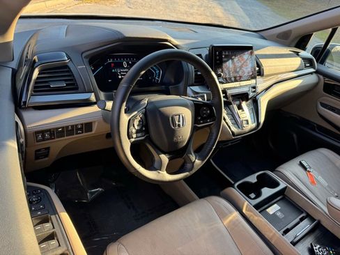 Used 2021 Honda Odyssey Elite image 4