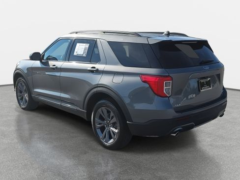 Used 2024 Ford Explorer XLT w/ Equipment Group 202A image 7