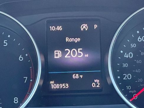 Used 2018 Volkswagen Tiguan SE w/ Panoramic Sunroof Package image 28