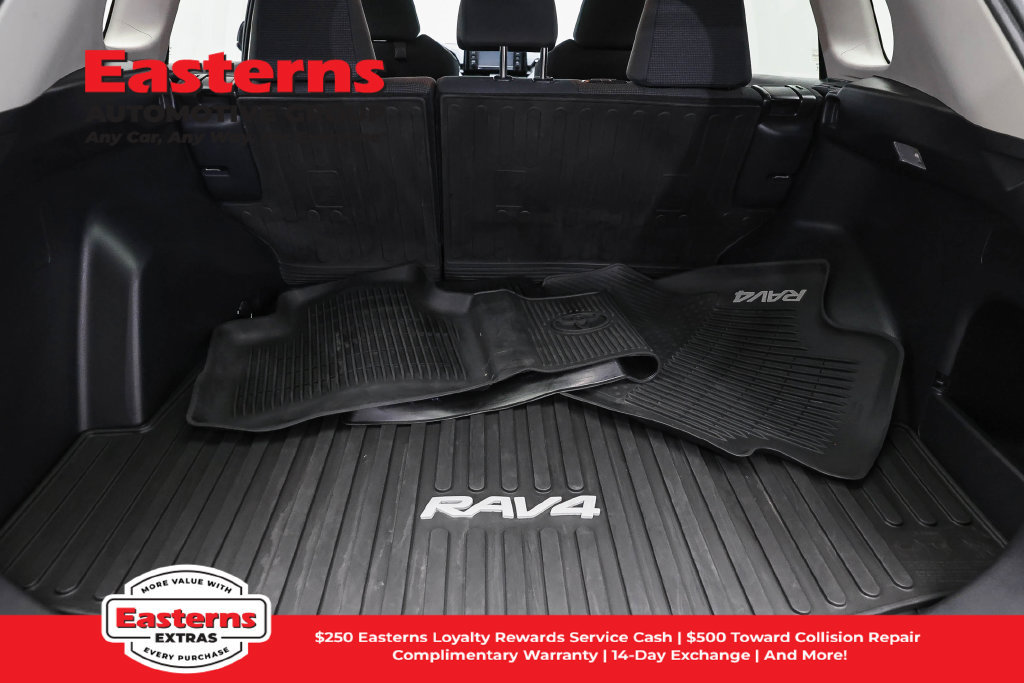 Used 2021 Toyota RAV4 LE AWD/4WD image 10