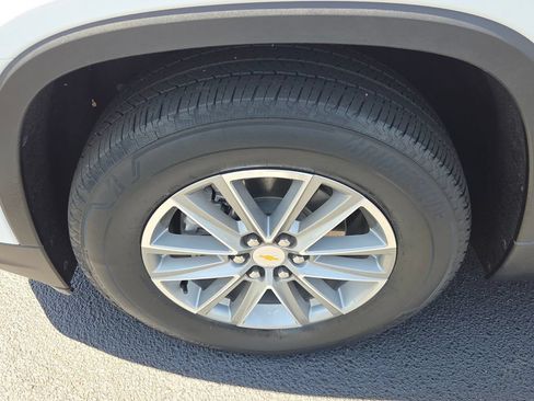 Used 2022 Chevrolet Traverse LT FWD image 3