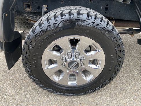 Used 2019 Ford F250 Lariat w/ Chrome Package image 29