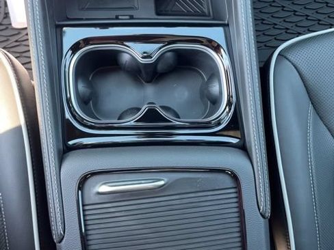 New 2026 Chrysler Pacifica Limited FWD image 14