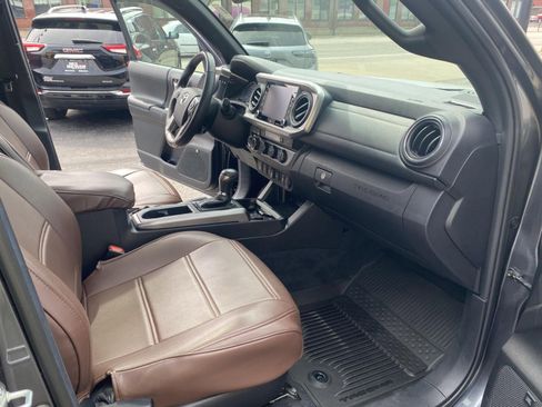 Used 2021 Toyota Tacoma Limited w/ Nightshade Package AWD/4WD image 31