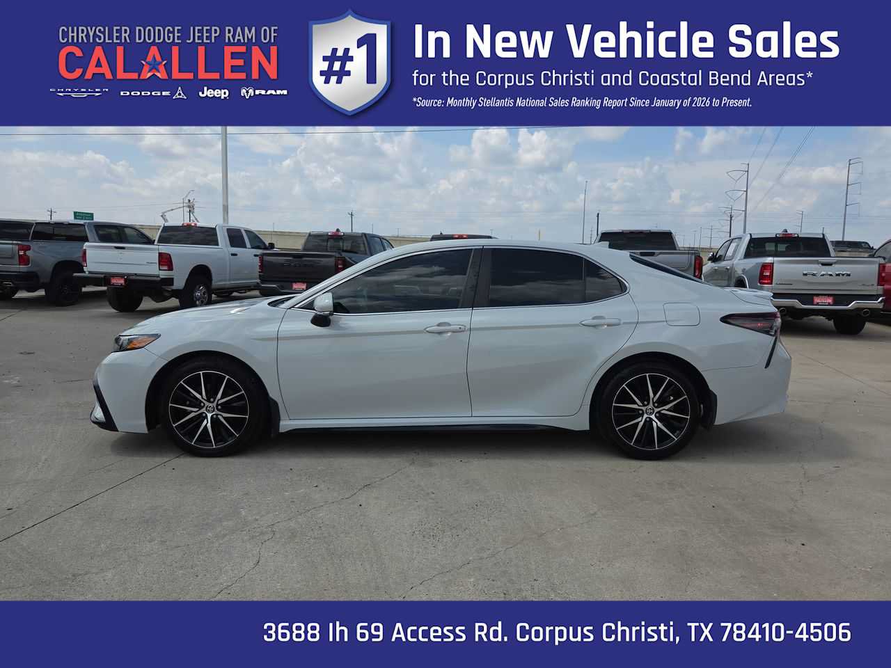 Used 2023 Toyota Camry SE w/ Convenience Package FWD image 11