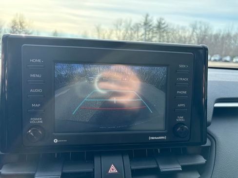 Used 2022 Toyota RAV4 XLE image 32