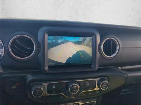 Used 2020 Jeep Wrangler Unlimited Sahara image 11