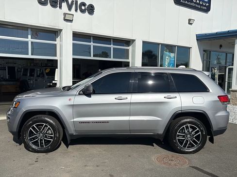 Used 2017 Jeep Grand Cherokee Trailhawk AWD/4WD image 3