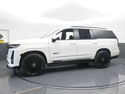 Used 2023 Cadillac Escalade V AWD/4WD image 2