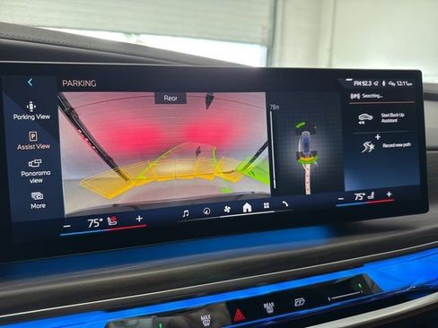 Used 2024 BMW i7 xDrive60 w/ Premium Package image 42