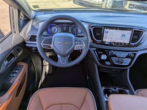 New 2026 Chrysler Pacifica Pinnacle image 18