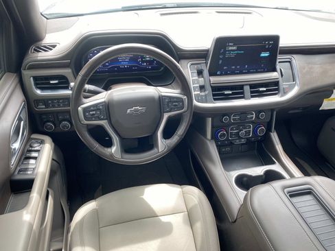 Used 2022 Chevrolet Suburban Z71 w/ Luxury Package AWD/4WD image 19