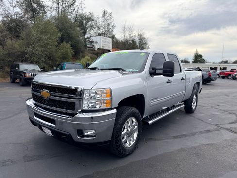 Used 2013 Chevrolet Silverado 2500 LT w/ Interior Plus Package image 2