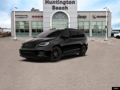 New 2026 Chrysler Pacifica Limited w/ S Appearance Package