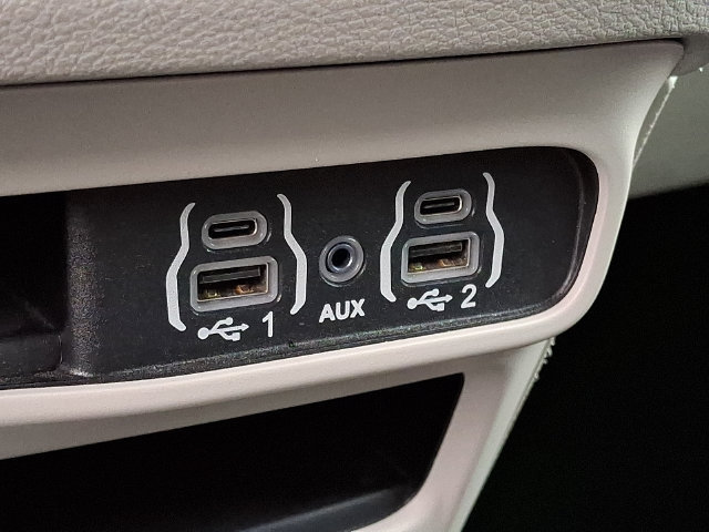 Used 2023 Chrysler Pacifica Touring-L FWD image 25