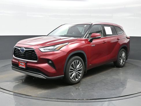 Used 2021 Toyota Highlander Platinum image 2
