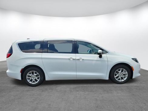 Used 2023 Chrysler Voyager LX FWD image 26