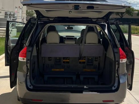 Used 2013 Toyota Sienna LE FWD image 11