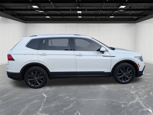 Used 2022 Volkswagen Tiguan SE image 6