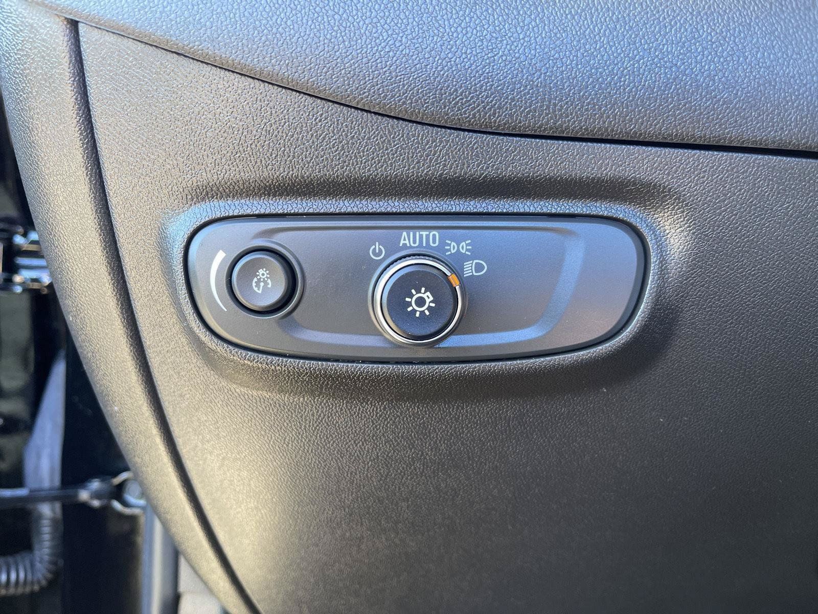 Used 2024 Chevrolet Equinox LT FWD image 16