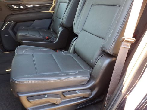 Used 2024 GMC Yukon Denali w/ Denali Reserve Package image 10